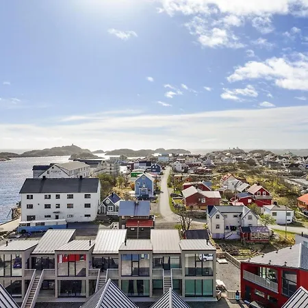 Modern In Beautiful * Henningsvær