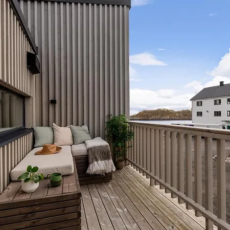 Modern In Beautiful Henningsvær